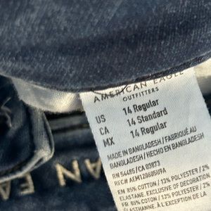 Size 14 American eagle ankle/cropped jeans. Super stretchy and comfy.